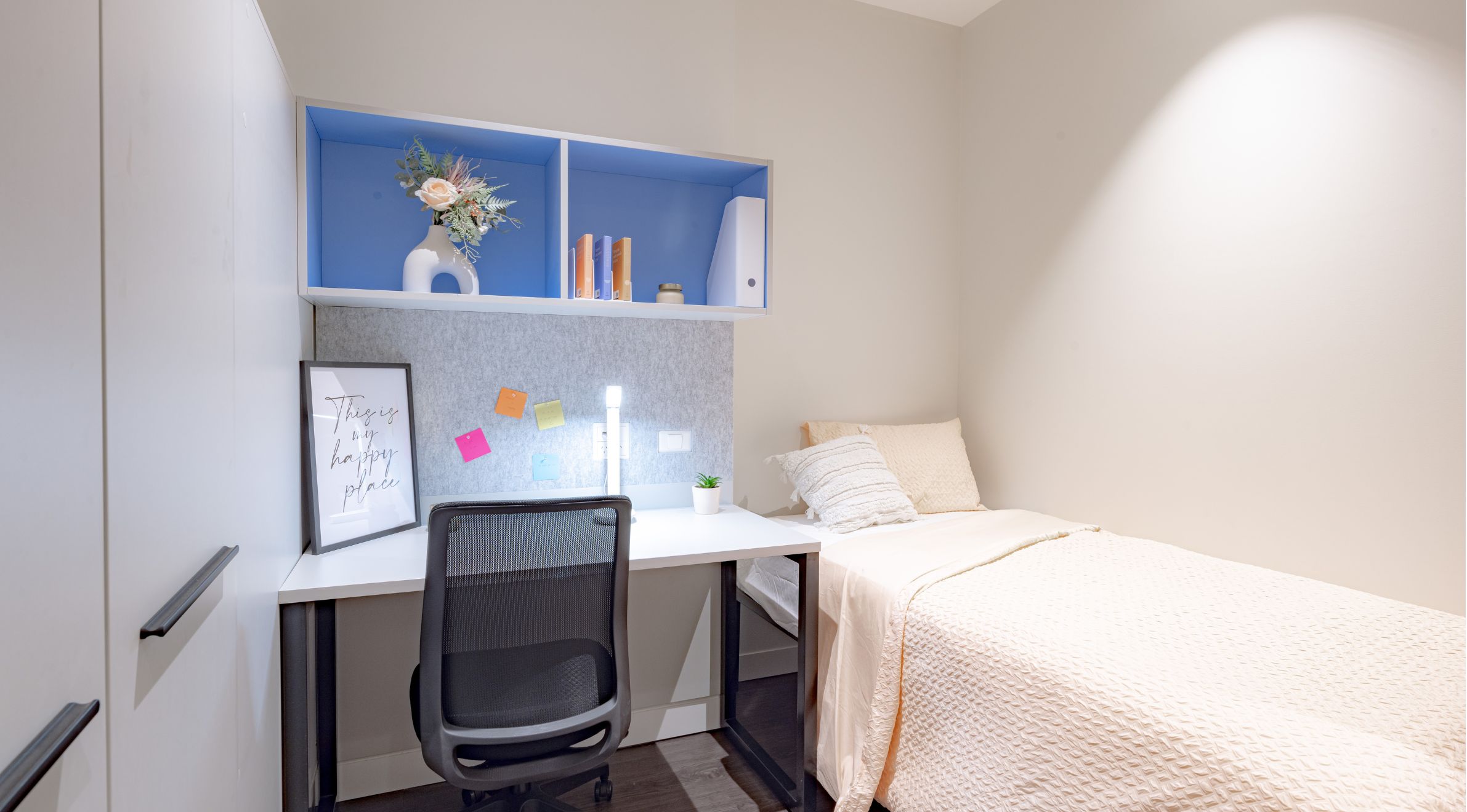 Y Suites on Gibbons Room